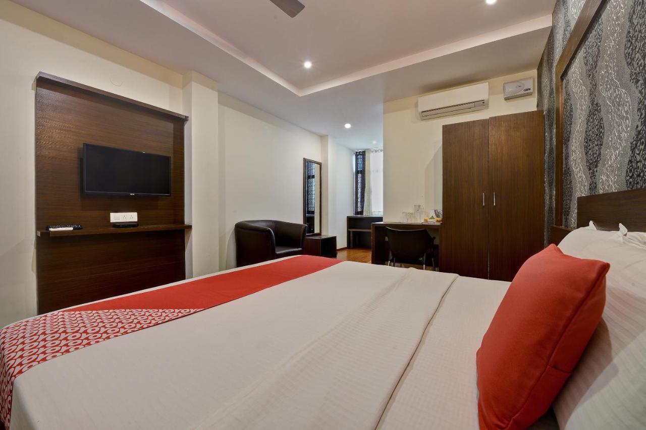 Capital O Hotel Samanvi International Belur  Exteriör bild