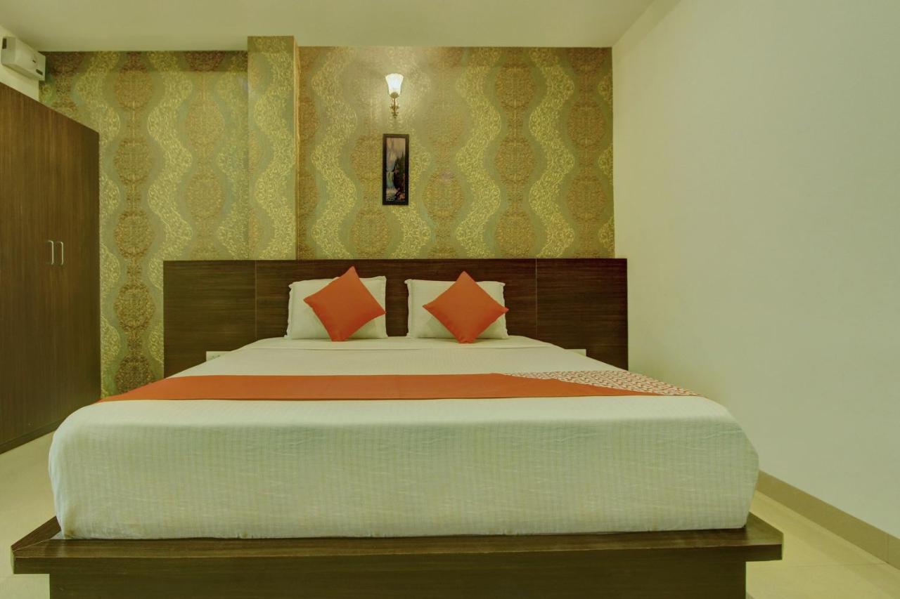 Capital O Hotel Samanvi International Belur  Exteriör bild