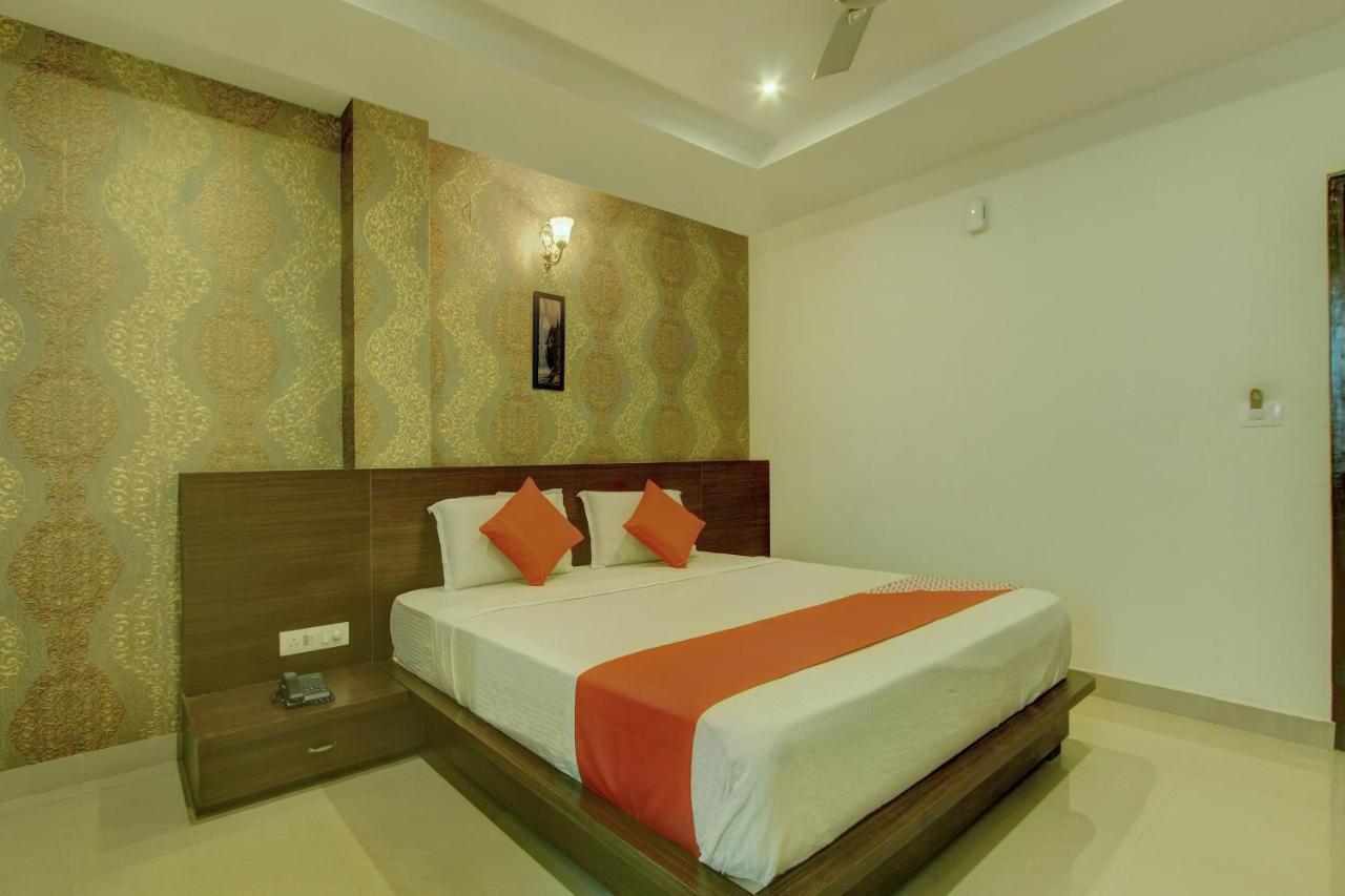 Capital O Hotel Samanvi International Belur  Exteriör bild