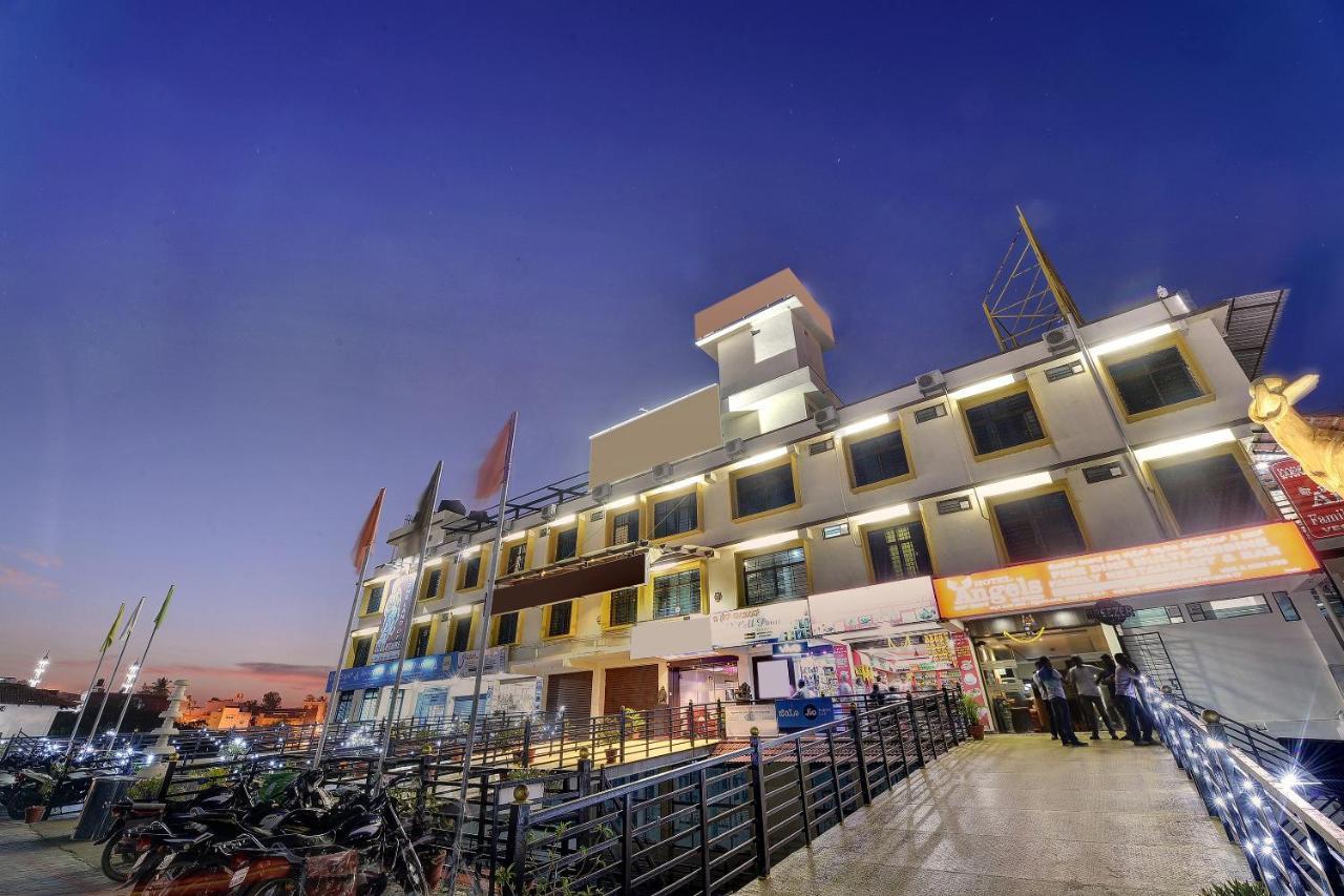 Capital O Hotel Samanvi International Belur  Exteriör bild
